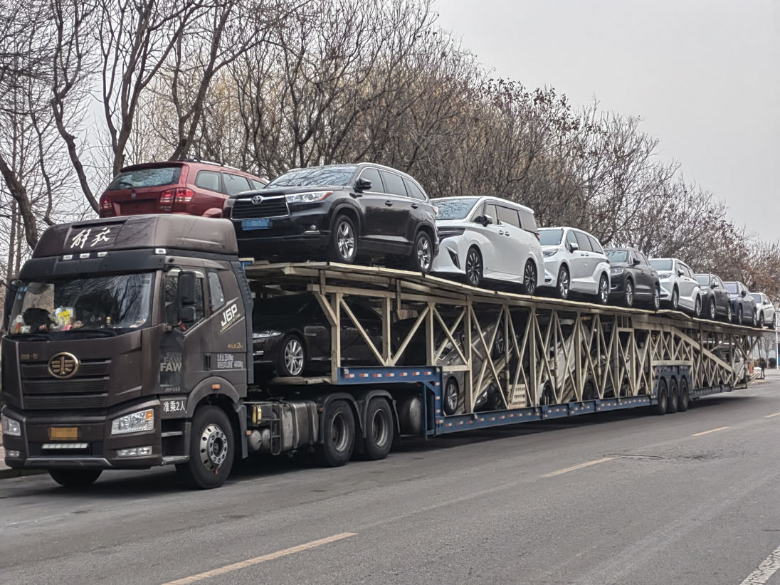 向霍爾果斯托運汽車使用哪種托運方式更劃算